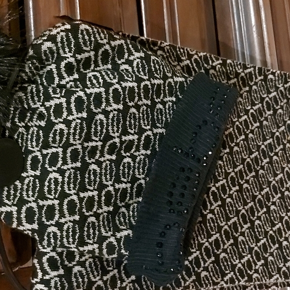 scarf and hat - Picture 3 of 3